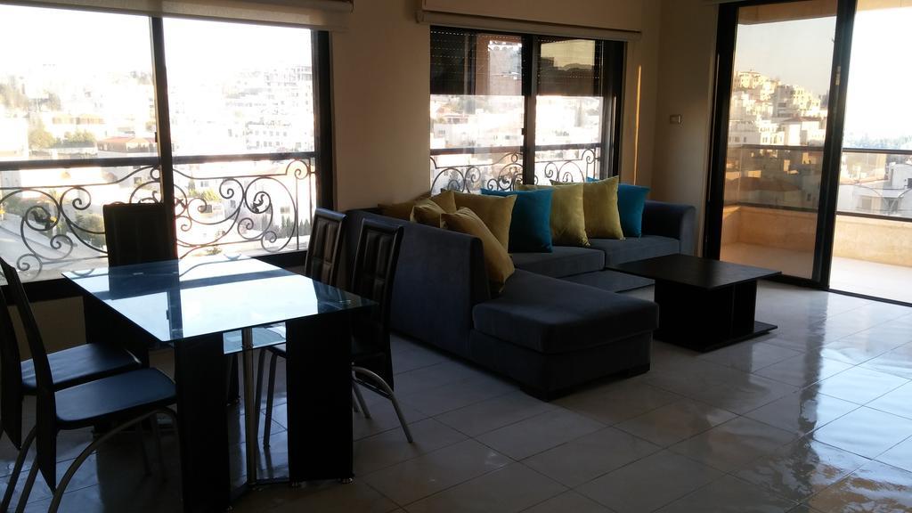 Cozy Dair Ghbar Apartment Amman Ngoại thất bức ảnh