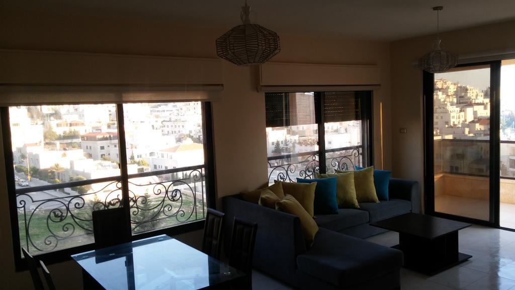 Cozy Dair Ghbar Apartment Amman Ngoại thất bức ảnh