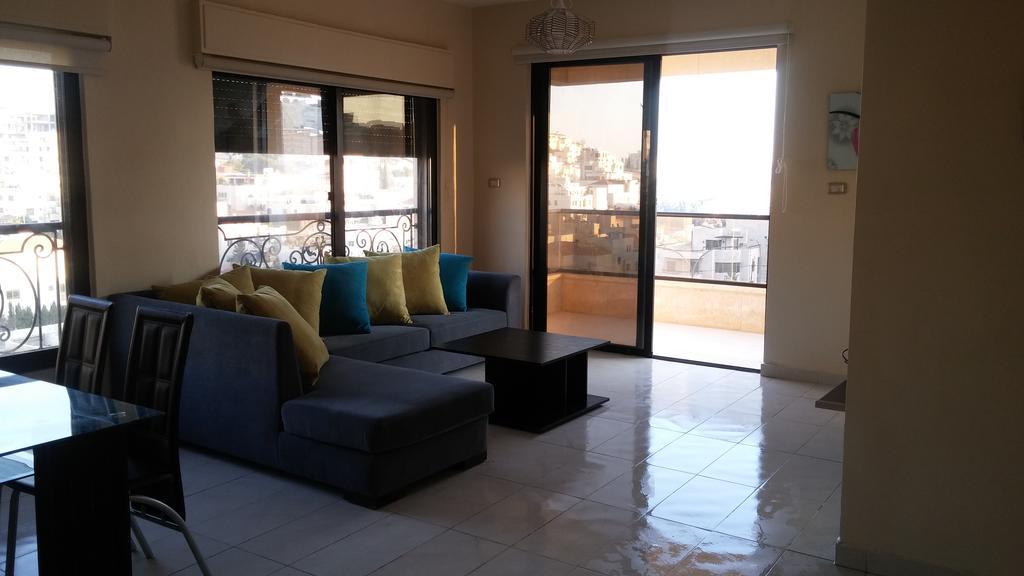 Cozy Dair Ghbar Apartment Amman Ngoại thất bức ảnh