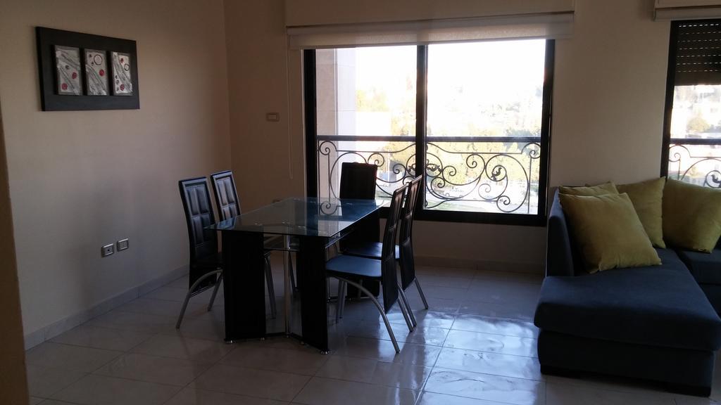 Cozy Dair Ghbar Apartment Amman Ngoại thất bức ảnh