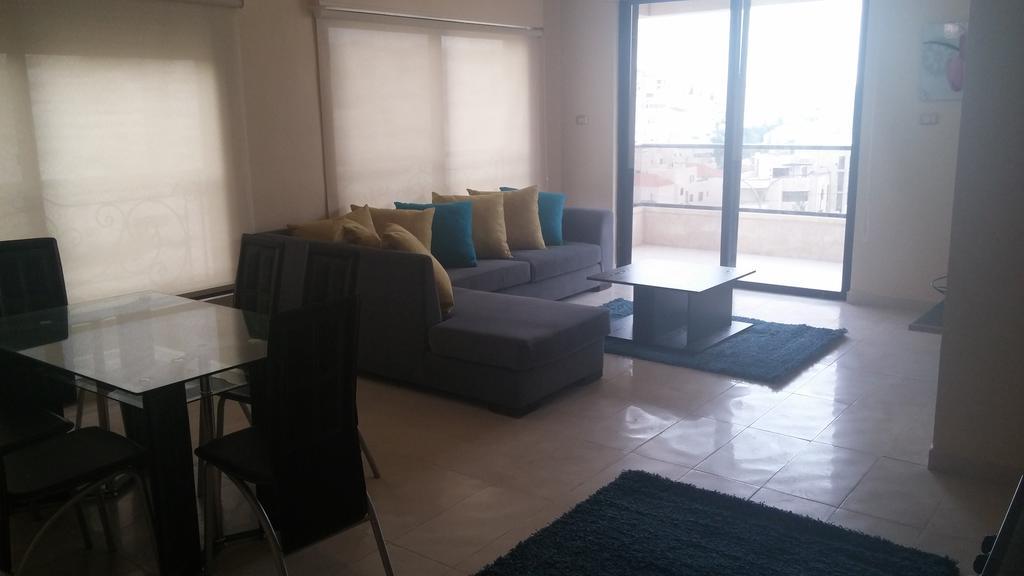 Cozy Dair Ghbar Apartment Amman Ngoại thất bức ảnh