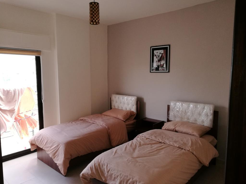 Cozy Dair Ghbar Apartment Amman Ngoại thất bức ảnh