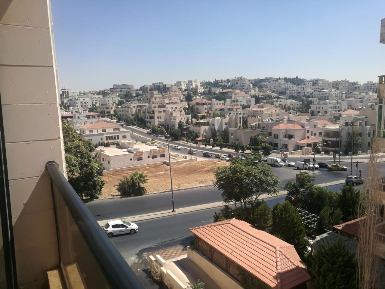 Cozy Dair Ghbar Apartment Amman Ngoại thất bức ảnh